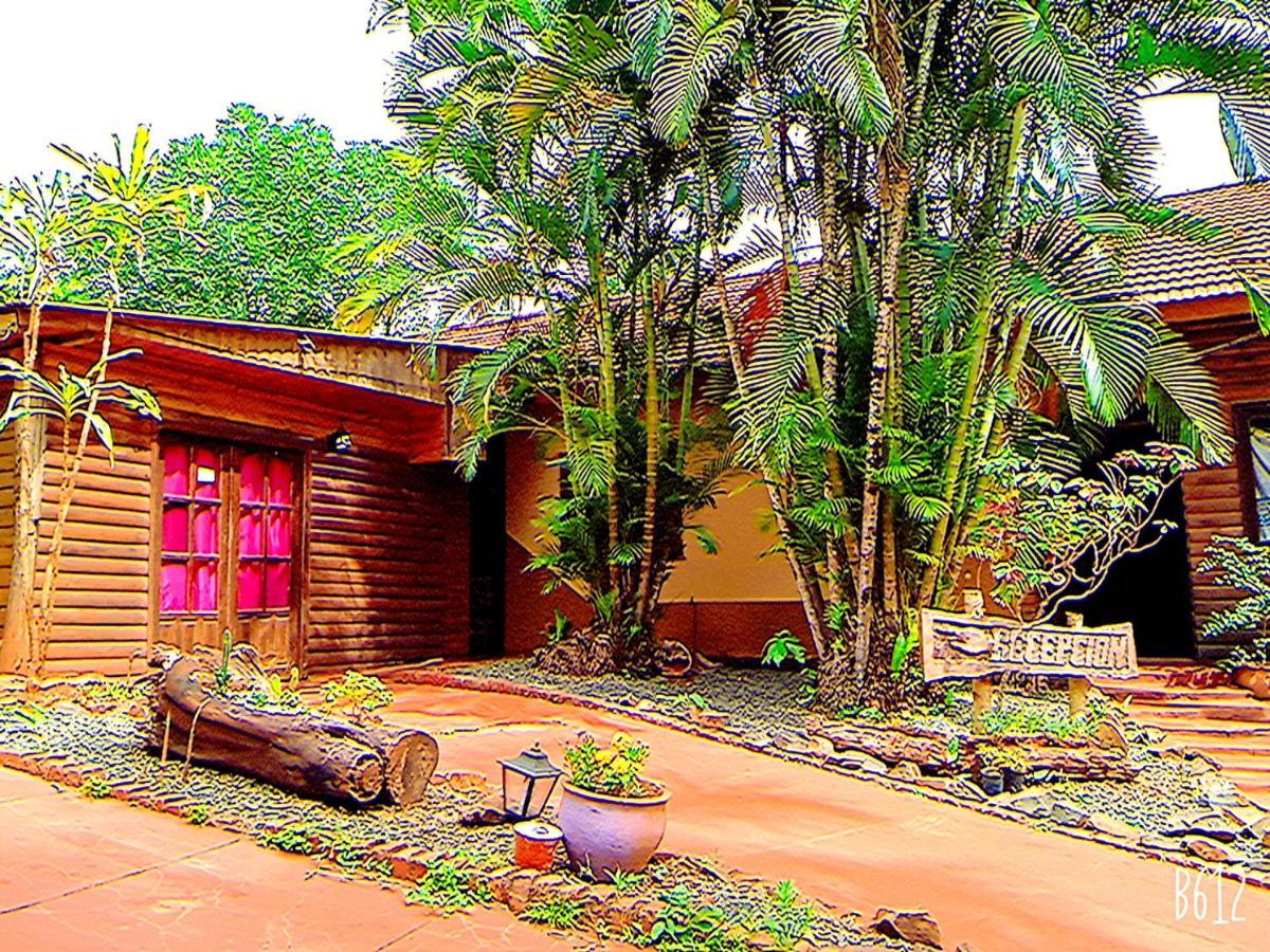 Garden Stone Vandrerhjem Puerto Iguazú Eksteriør bilde